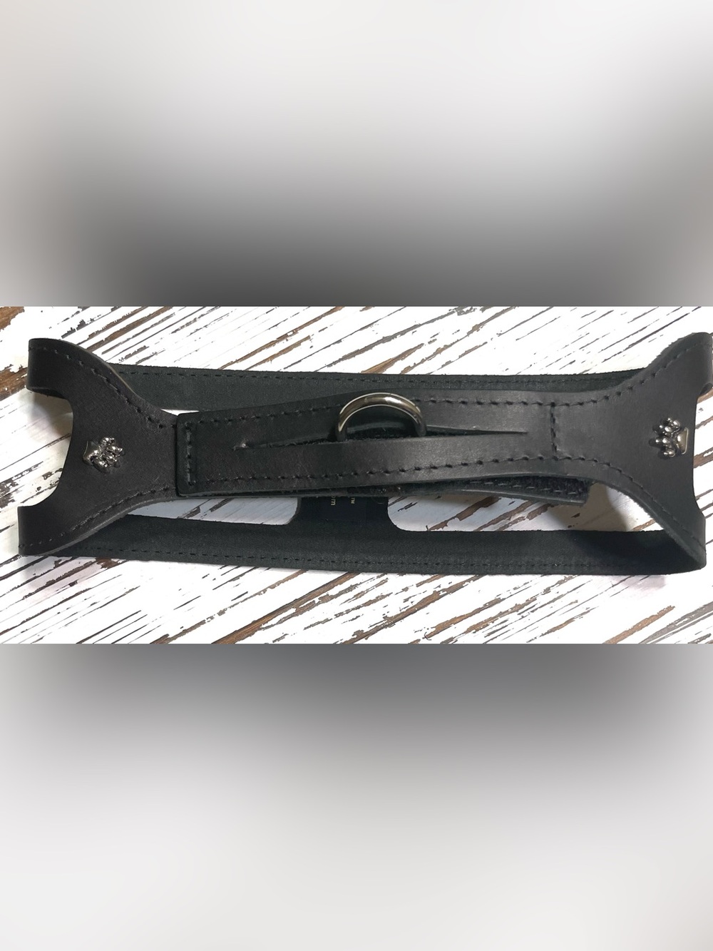 Black Leather Step-in Choke Free   Leather with silver paw accents 23 inches